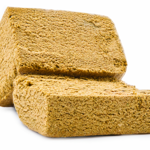 Image du Haschisch CBD PASSION FRUIT Dry Sift 120u, issu de fleurs CBD indoor cultivées en Italie et transformées en France selon des méthodes artisanales. Texture dense, arômes fruités et boisés.
