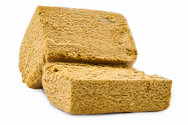 Image du Haschisch CBD PASSION FRUIT Dry Sift 120u, issu de fleurs CBD indoor cultivées en Italie et transformées en France selon des méthodes artisanales. Texture dense, arômes fruités et boisés.